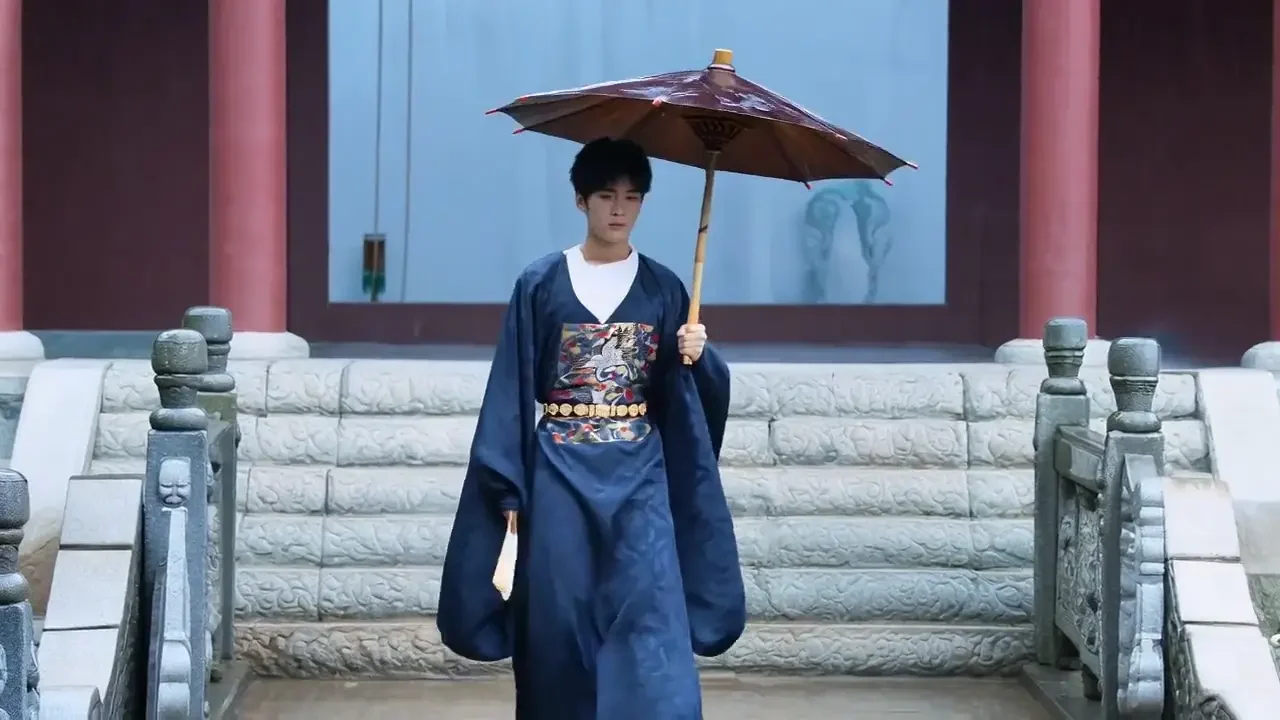 Hanfu and an umbrella on a stone bridge