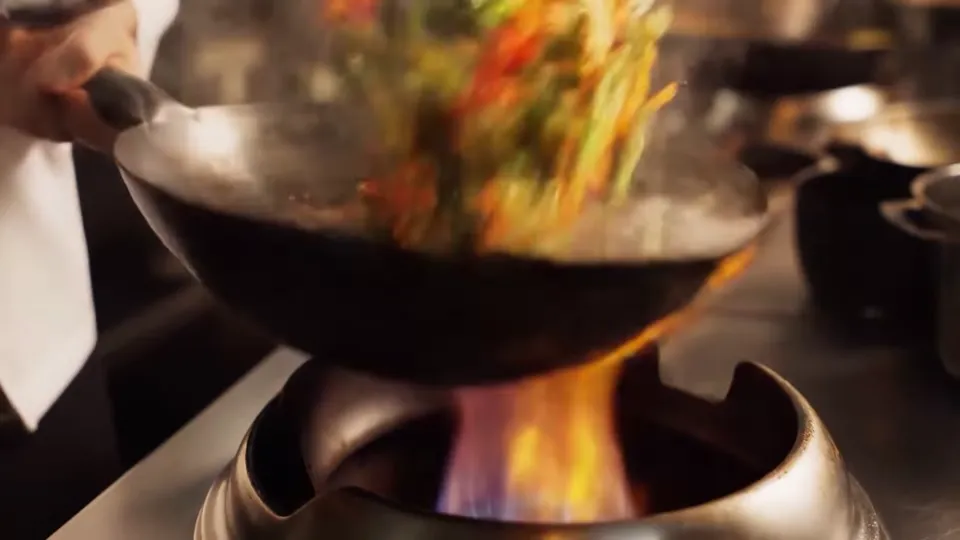 Wok fire toss